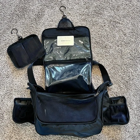 L.L. Bean Organizer Hanging Toiletry Bag, Family Size Black Nylon 10"H×12"W× 8"D - Picture 3 of 16